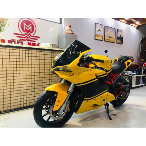 Benelli 302 màu vàng độ Ducati giá 6x triệu Benelli 302 màu vàng độ Ducati giá 6x triệu