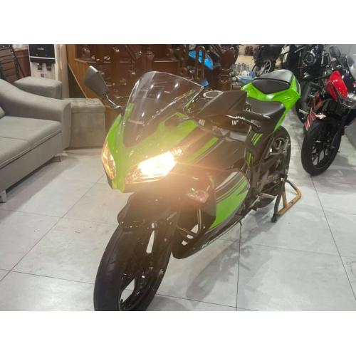 Kawasaki Ninja 300 abs màu xanh đen giá 9X triệu Kawasaki Ninja 300 abs màu xanh đen giá 9X triệu